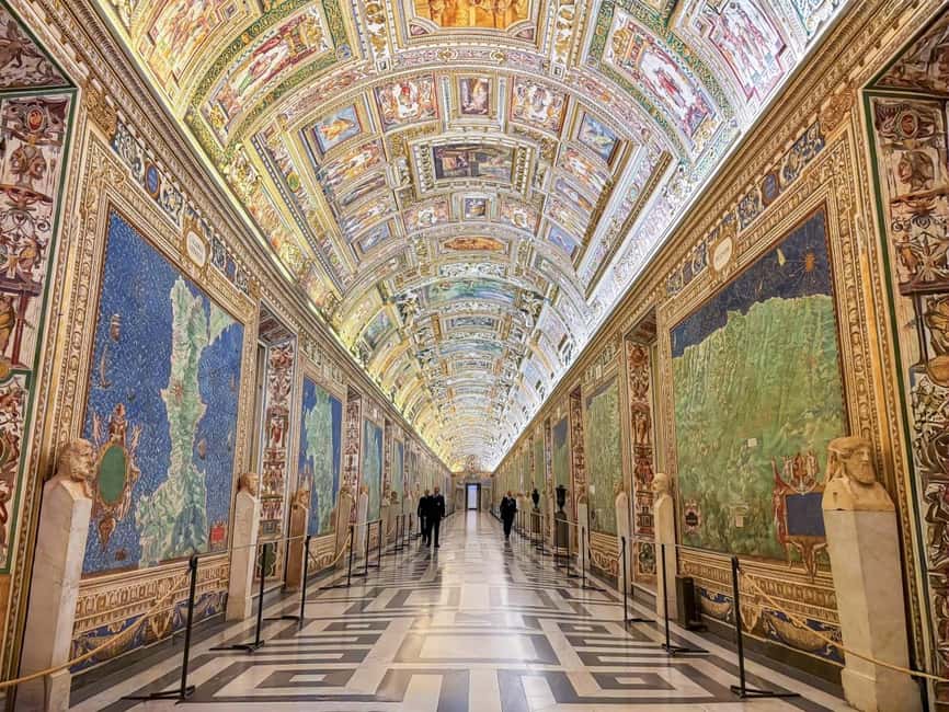 Rome: Full-Day Colosseum, Vatican Museums & City Center Tour - Piazza Venezia and the walk toward the Colosseum