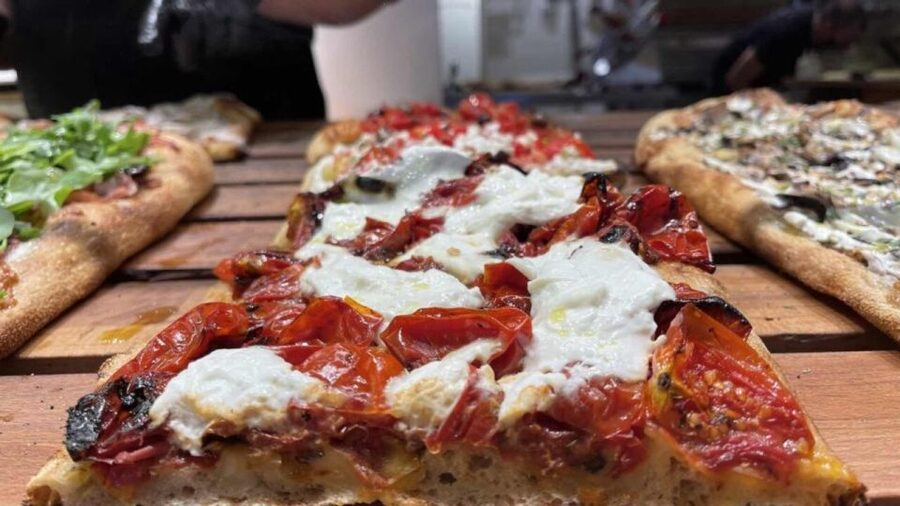 Rome: Gourmet Pizza Cooking Class (SHARED) - Roman pizza versus Naples pizza