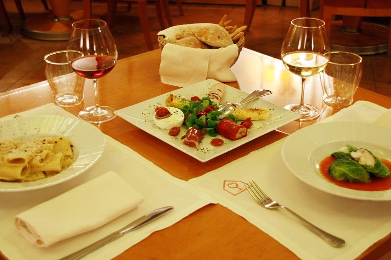 Rome: Gourmet Wine and Dine in a Luxury Restaurant - Meeting by the Minerva elephant near the Pantheon