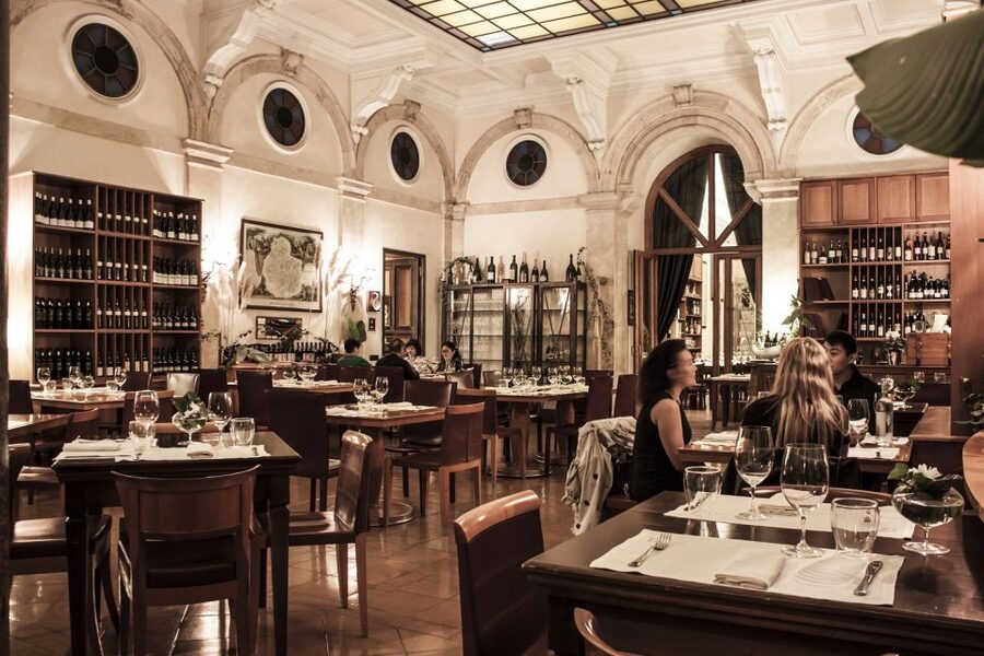 Rome: Gourmet Wine and Dine in a Luxury Restaurant - The opening pairing: prosecco, meats, and Italian cheese