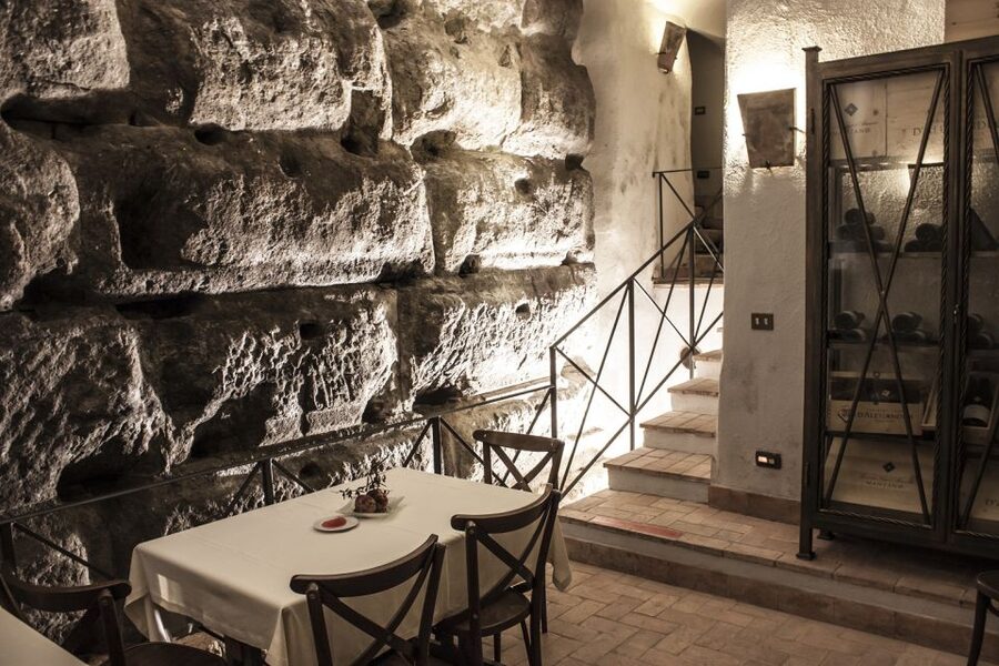 Rome: Gourmet Wine and Dine in a Luxury Restaurant - Italian pastries and a final digestif