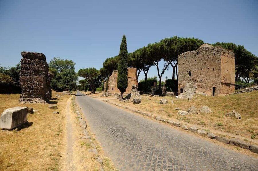 Rome: Guided Catacombs Tour & Capuchin Crypt (Audio Guide) - What the 45-minute catacomb tour adds