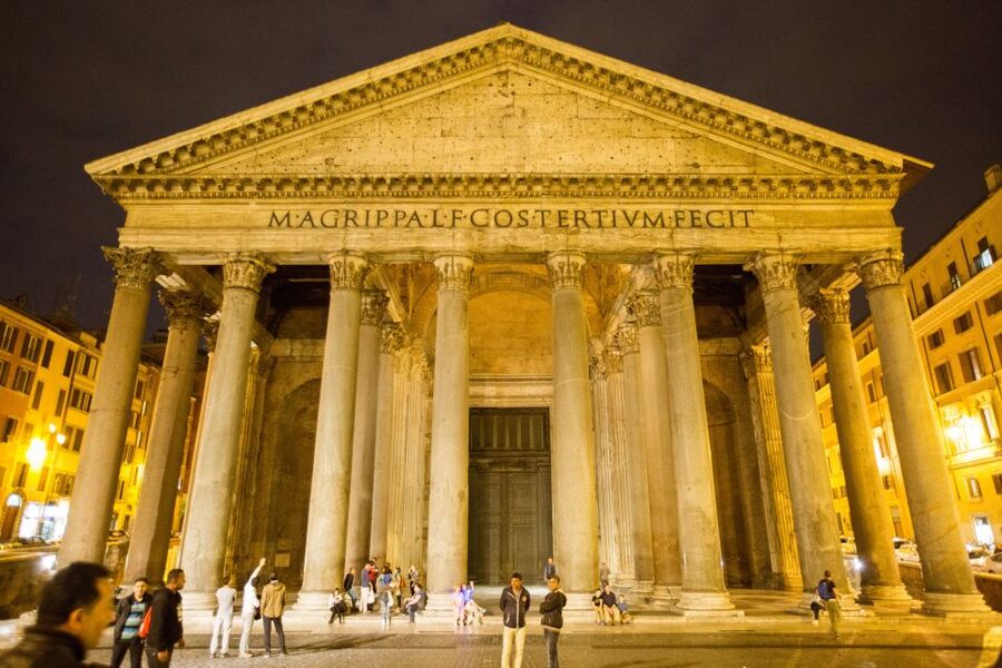 Rome: Guided City Center Evening Sightseeing Walking Tour - The guide can make or break the three hours