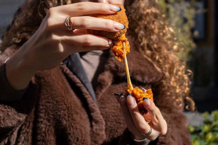 Rome: Guided Food Tour in Trastevere - Guide quality and the human side of the tour