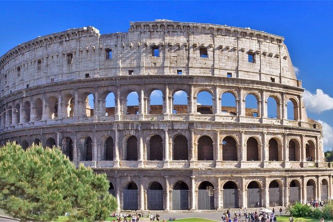 Rome: Guided Group Tour of Colosseum, Roman Forum & Palatine Hill - The guide makes the biggest difference