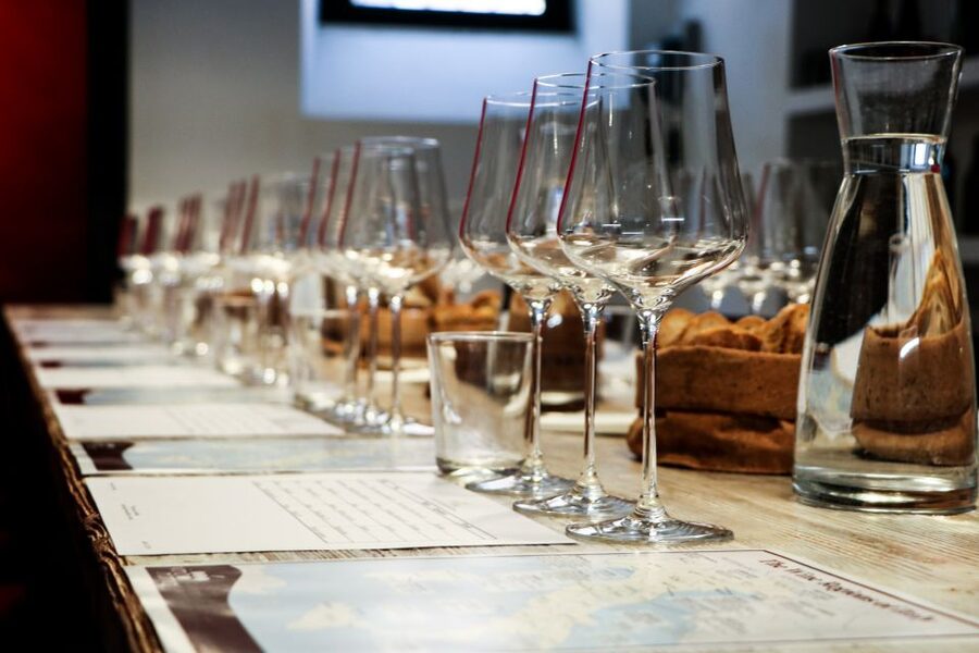 Rome: Guided Italian Wine Tasting Experience - Six wines, one tour of Italy