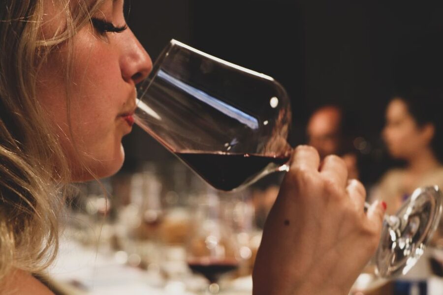 Rome: Guided Italian Wine Tasting Experience - Bread, water, and the missing meal