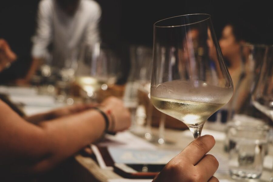 Rome: Guided Italian Wine Tasting Experience - What the two-hour session feels like