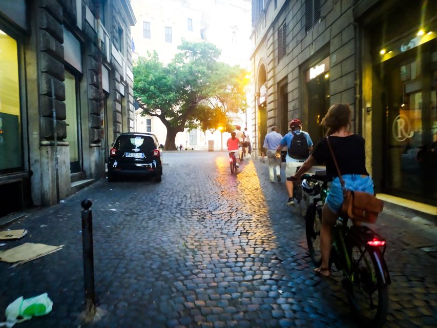 Rome :guided night e-bike tour with typical ice-cream - Starting at the Pyramid of Cestius and Aventine