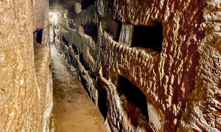 Rome: Guided Roman Catacombs Tour with Transfers - Group size, languages, and the guide’s role