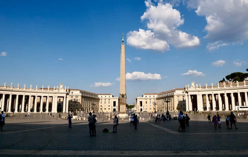 Rome: Guided Tour of St. Peter's Basilica, Grottoes & Square - The Vatican Grottoes and St. Peter’s tomb