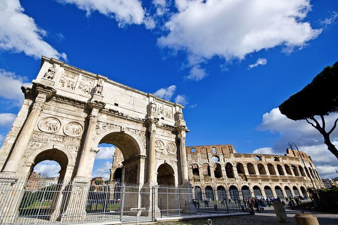 Rome: Guided Tour of the Colosseum - Reading the Roman Forum Ruins