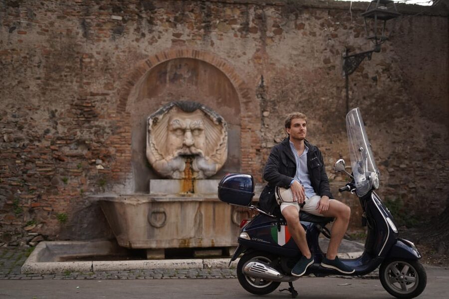 Rome: Guided Vespa Tour with Photo Stops - What the professional photos add