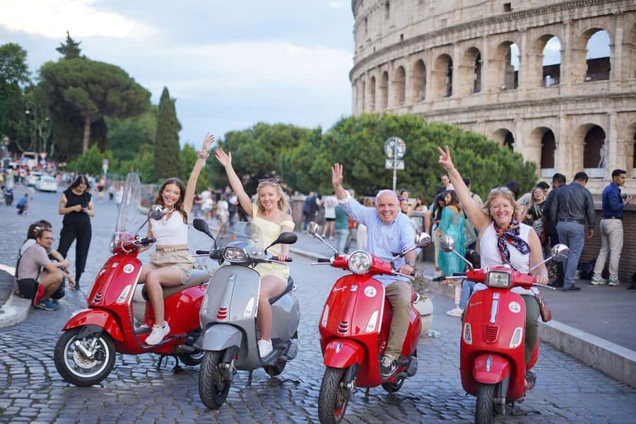 Rome: Guided Vespa Tour with Professional Photoshoot - Finishing at Piazza Venezia