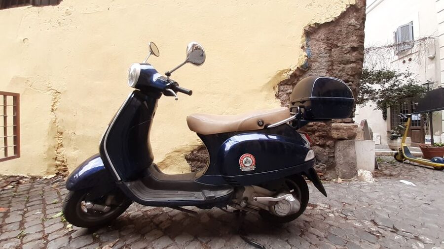 Rome: Half-Day Tour by Vespa with Driver - Why a Vespa Works So Well in Rome