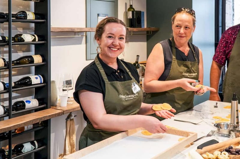 Rome: Hands-On Pasta & Tiramisu Class with Unlimited Wine - Location, timing, and what to bring