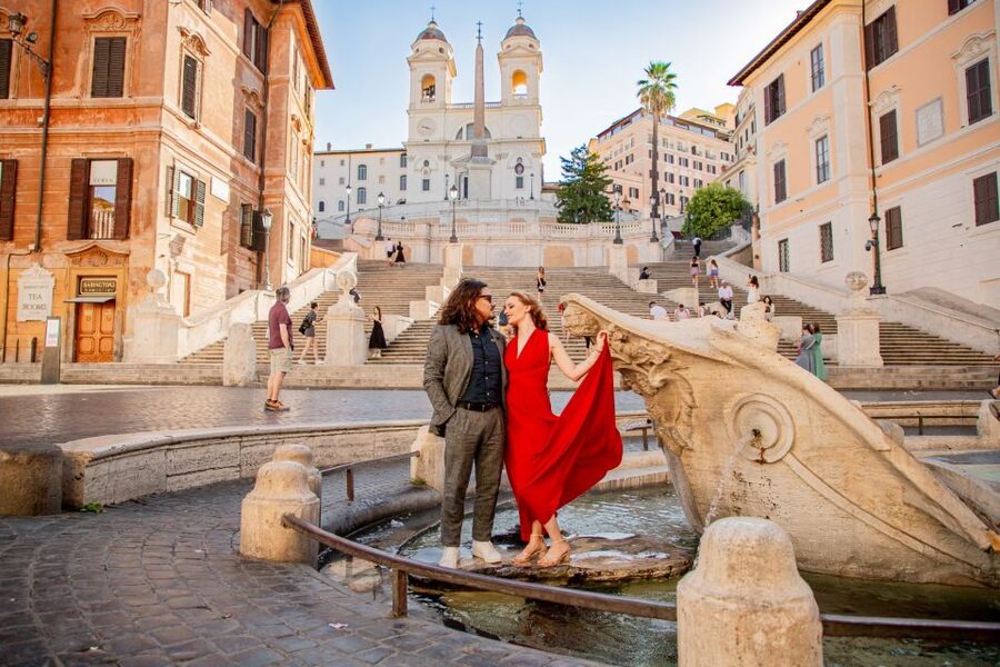 Rome: Iconic Sights Photoshoot - Trastevere for a More Relaxed Roman Look
