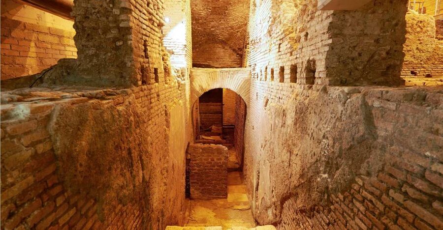 Rome: Immersive Underground and Piazzas Tour - Piazza Navona and the stadium beneath it