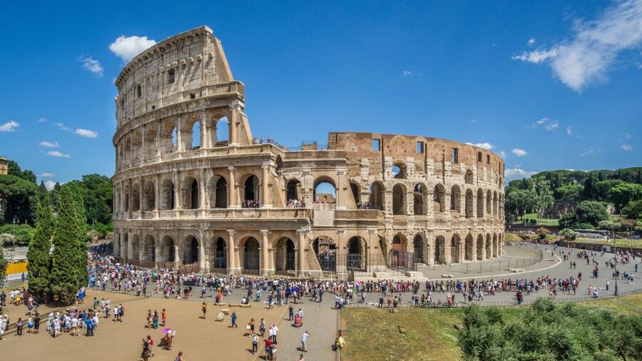 Rome in a day: walking through the Eternal City - The Colosseum in a 20-minute stop