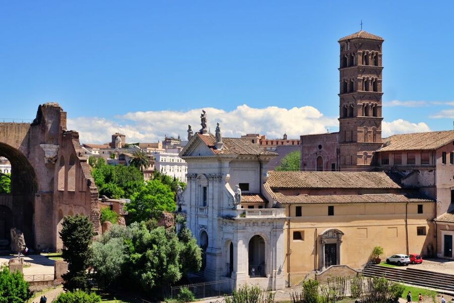 Rome: Introduction to the Colosseum and Ancient City Tour - The guides and language choices