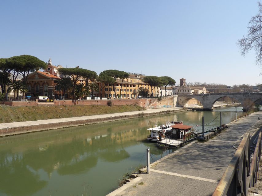 Rome: IoBus&RomeBoat Hop-On Hop-Off Bus and Boat Combo - Audio Commentary and Onboard Comfort