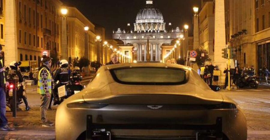 Rome: James Bond Spectre Tour by Minivan - Vatican City in a five-minute stop