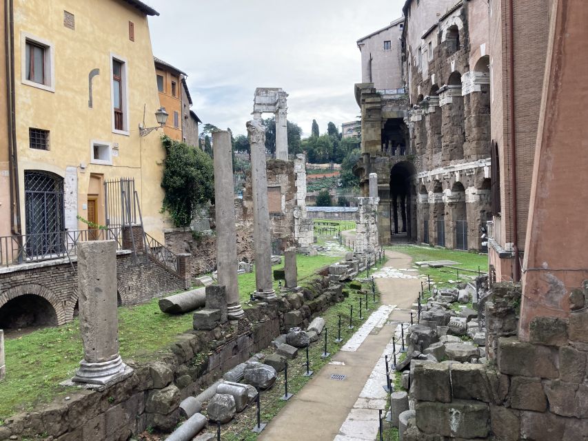 Rome: Jewish Ghetto, Great Synagogue & Trastevere Tour - The guides and the pace