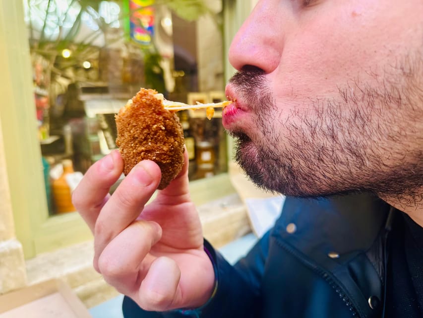 Rome: Jewish Quarter and Campo de' Fiori Street Food Tour - A wine stop and the first Roman bites