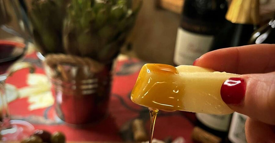 Rome: Lunch Food Tasting with Wine Pairing in Trastevere - A guided tour through Italy on one table