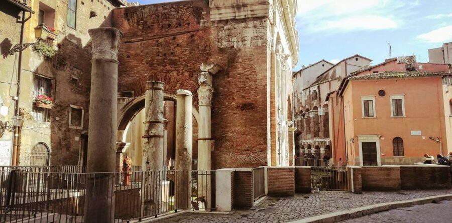 Rome: Lunch or Dinner with typical Roman Dishes - The setting may feel more commercial than expected