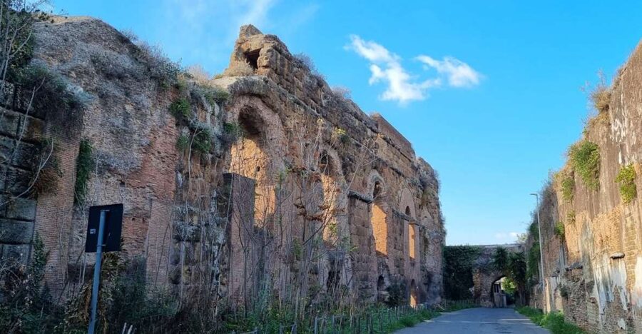 Rome: Mini hike to the ancient Parco degli Acquedotti - Starting in Pigneto, where modern Rome takes the lead