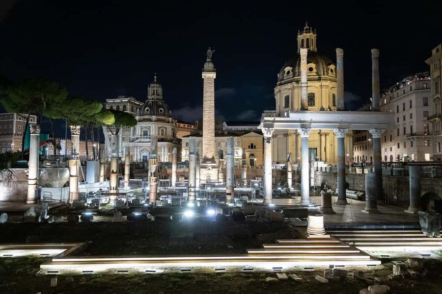 Rome: Moonlight Walking Tour – Free for Kids - Trajans Column and the Imperial Forums