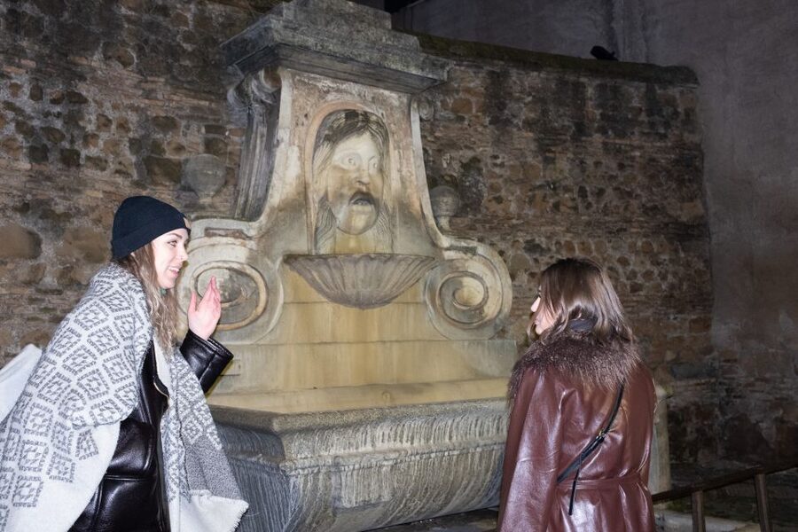 Rome: Murder Mysteries of Rome Guided Walking Tour - Via dell’Arco dei Banchi and the approach to Castel Sant’Angelo