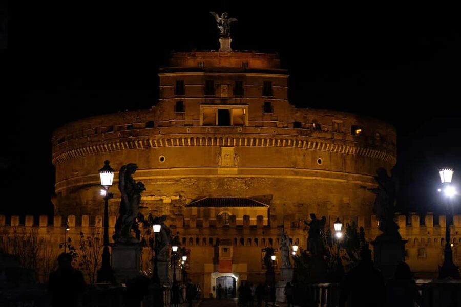 Rome: Murder Mysteries of Rome Guided Walking Tour - Piazza Farnese and Rome’s public face