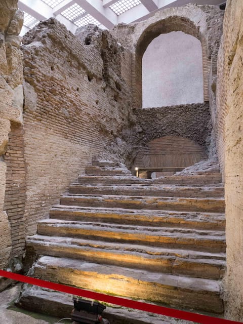 Rome: Navona Underground & Domitian Stadium Guided Tour - The First 20 Minutes: Reading Piazza Navona