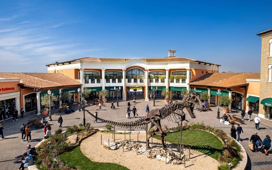 Rome: Nemi, Gandolfo & Castel Romano Photo and Shopping Tour - Four hours at Castel Romano Designer Outlet