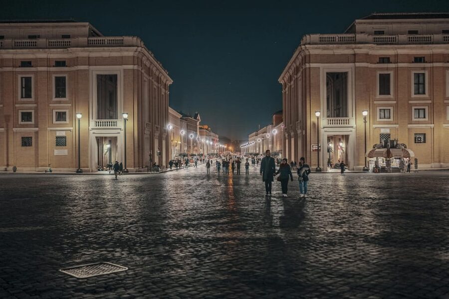 Rome Night Golf Cart Tour with Access to an Exclusive Dinner - Trevi Fountain, Navona Square, and the Pantheon
