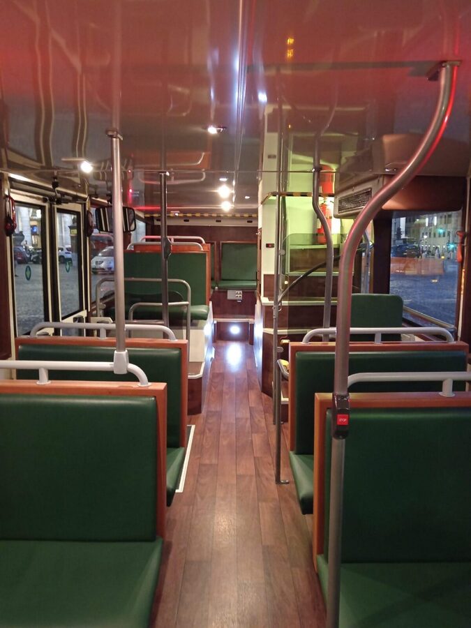 Rome: Nighttime Tour by Open-Top Bus with Tasting Stop - Via Veneto and Piazza Barberini