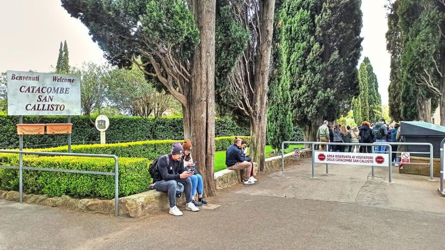 Rome: Official Catacombs Guided Tour with Golf Cart Shuttle - Should you book the St. Callixtus golf cart tour?