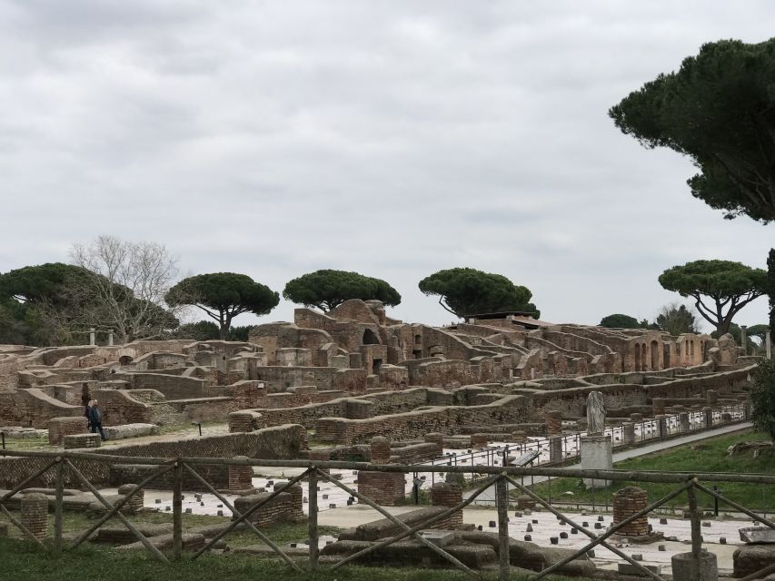 Rome: Ostia Antica Private Van Tour with an Archaeologist - Bars, food, and everyday Roman life