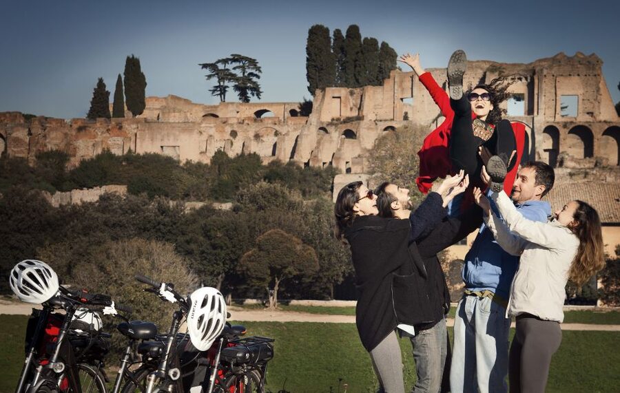 Rome: Panoramic Off-the-beaten-track Cannondale E-Bike tour - Campo de’ Fiori and the Jewish Ghetto