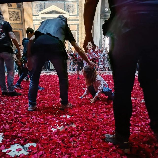 Rome: Pantheon Guided Tour with Entry Ticket and Headsets - Who is buried inside the Pantheon