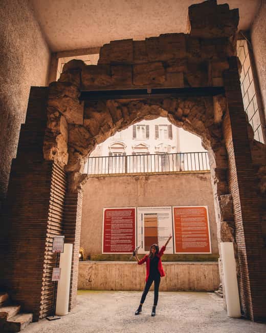 Rome: Pantheon neighborhood tour & Underground Piazza Navona - Piazza Navona and the shape of an ancient stadium