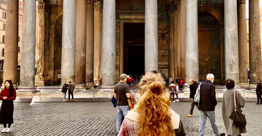 Rome: Pantheon Small Group Tour and Skip-the-Line Ticket - Meeting at the fountain outside