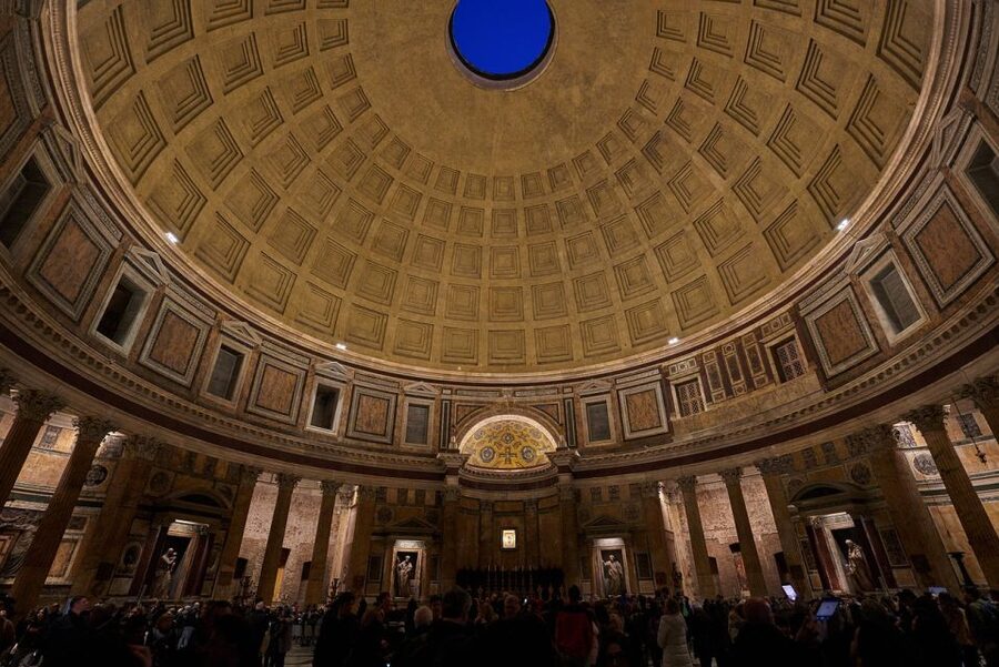 Rome: Pantheon Timeless Marvel Guided Tour with Entry Ticket - Raphael, Italian kings, and the people inside