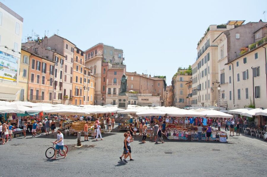 Rome: Pantheon, Trevi Fountain & Roman Squares Guided Tour - Trevi Fountain, wishes and crowded streets