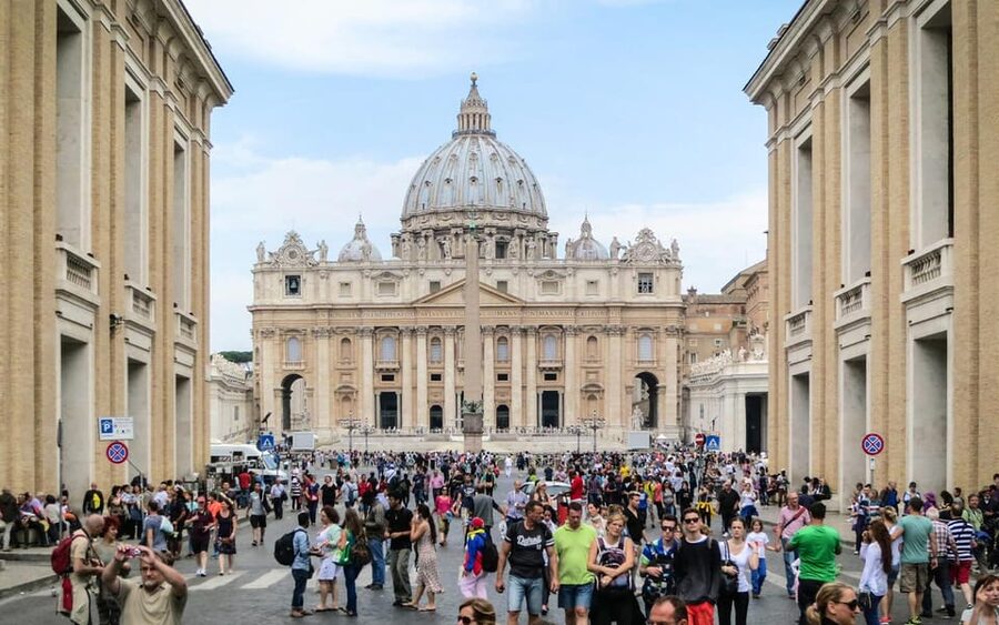 Rome: Papal Audience Experience - Why the Papal Audience feels different from a Vatican sightseeing tour