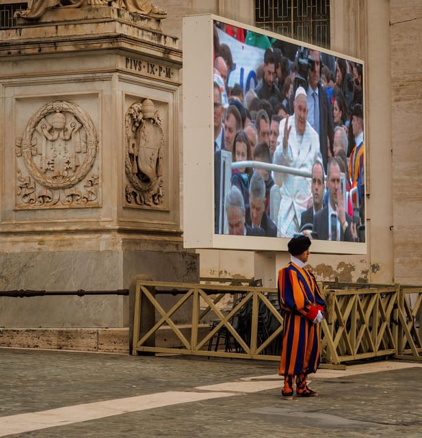 Rome: Papal Audience Tour With Reserved Access - The 7:00 am meeting at Chiosco Bar L’Ottagono