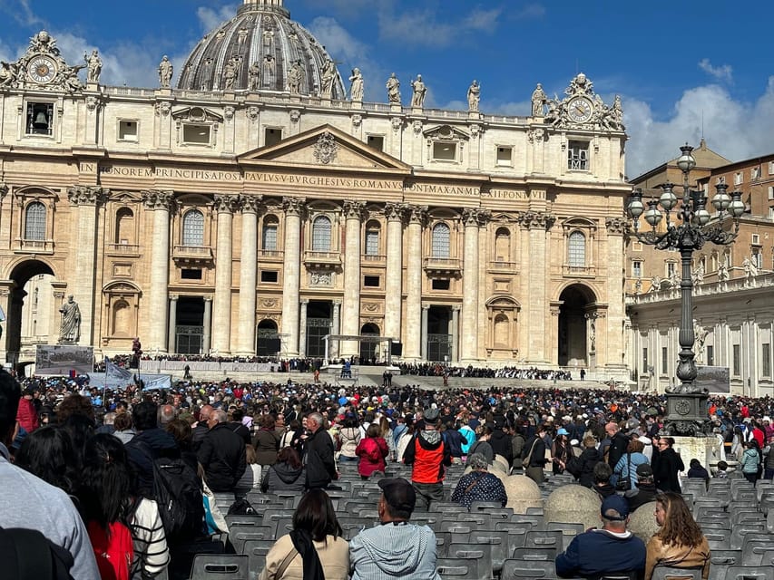 Rome: Papal Audience Tour With Reserved Access - Finding a good seat or barrier position