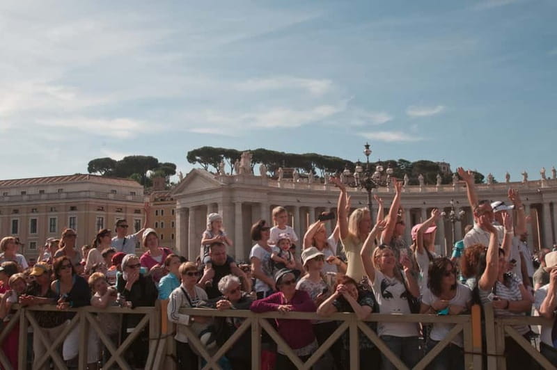 Rome: Papal Audience with Pope Leo XIV & Expert Guide - Finding a good place in St. Peter’s Square